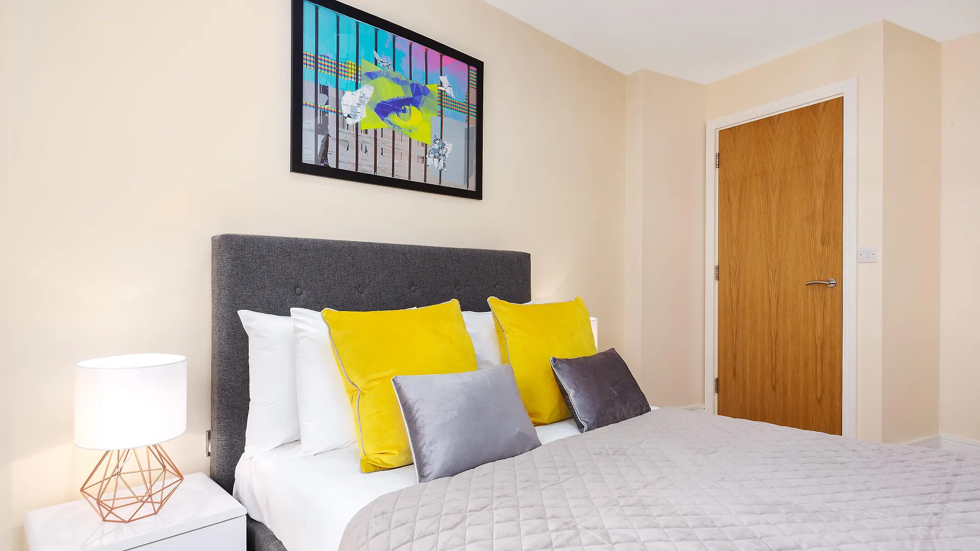 Luxurious Lanterns Court Two-Bedrooms Apartments London 0*,  United Kingdom