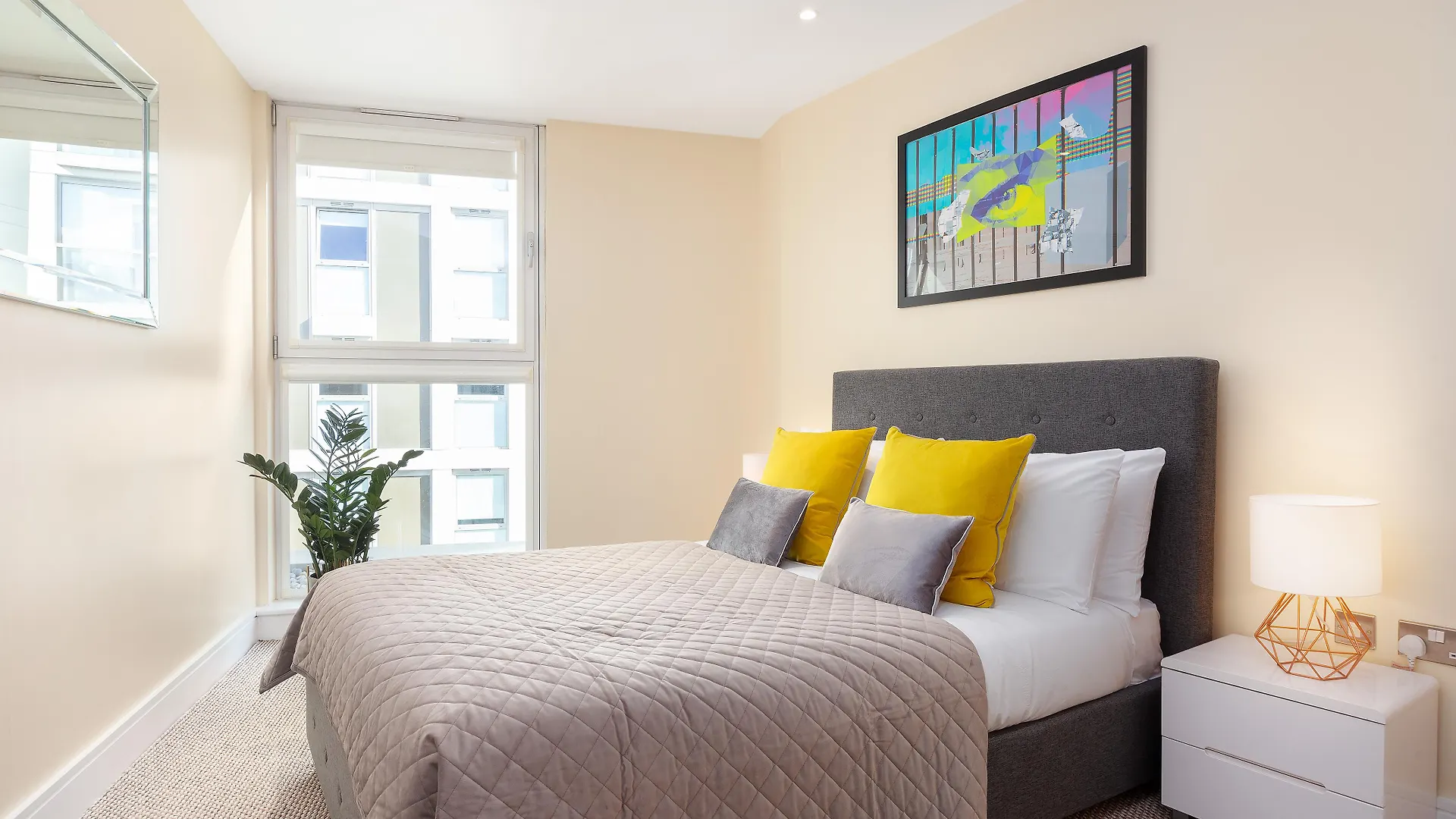 Hotel Luxurious Lanterns Court Two-Bedrooms Apartments London