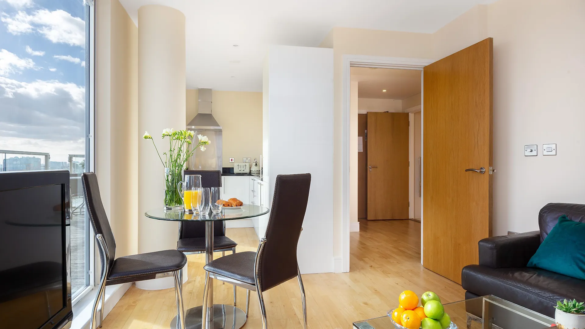 Luxurious Lanterns Court Two-Bedrooms Apartments London