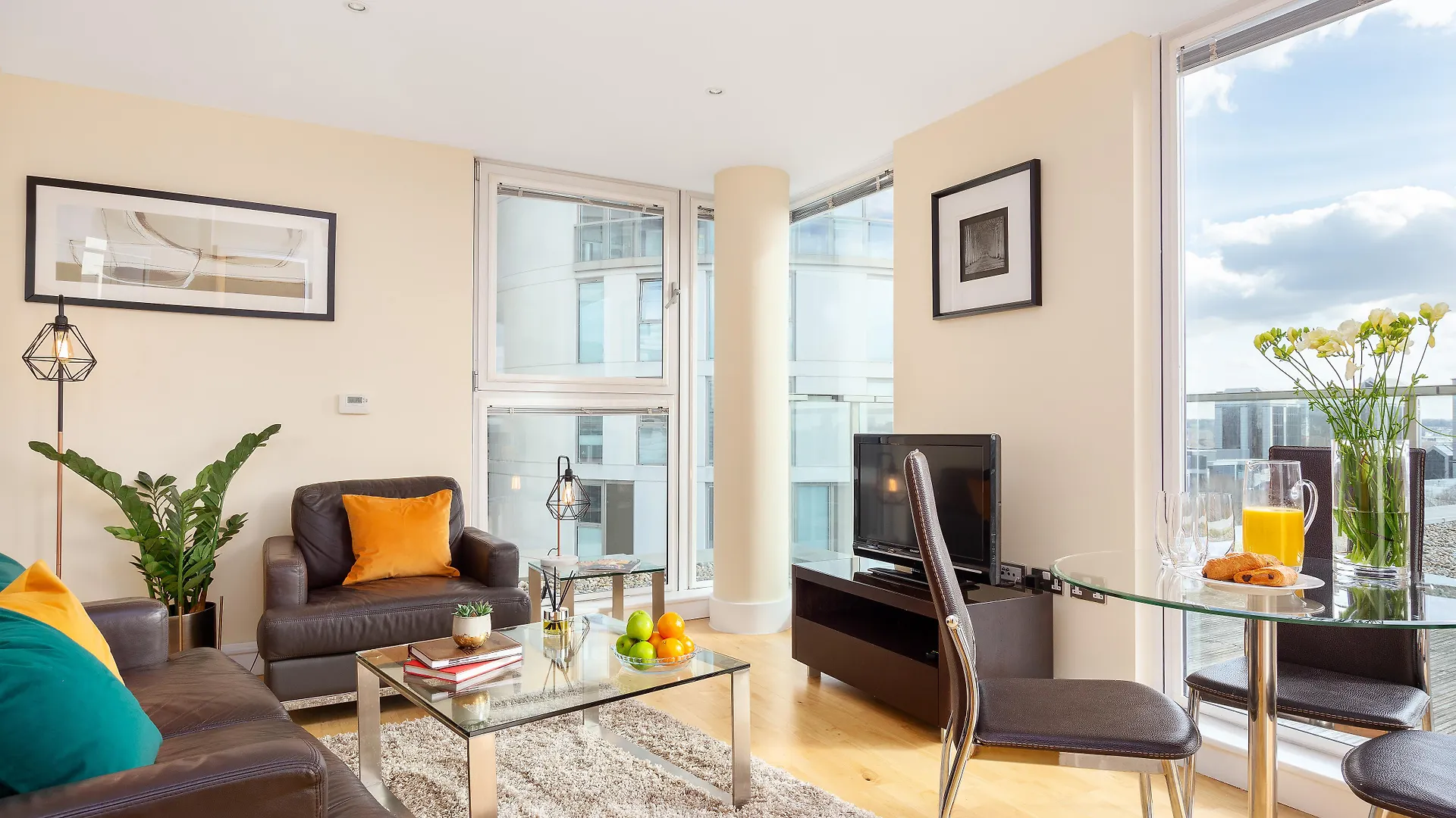 Luxurious Lanterns Court Two-Bedrooms Apartments London United Kingdom