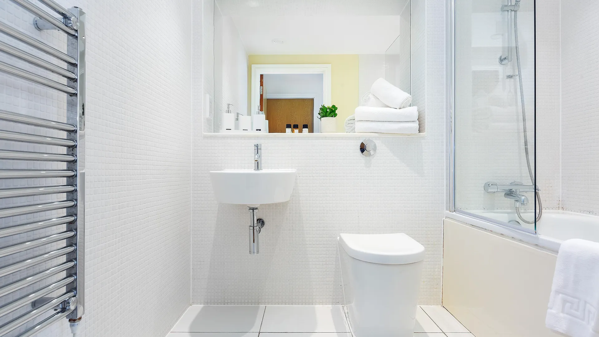 Luxurious Lanterns Court Two-Bedrooms Apartments London