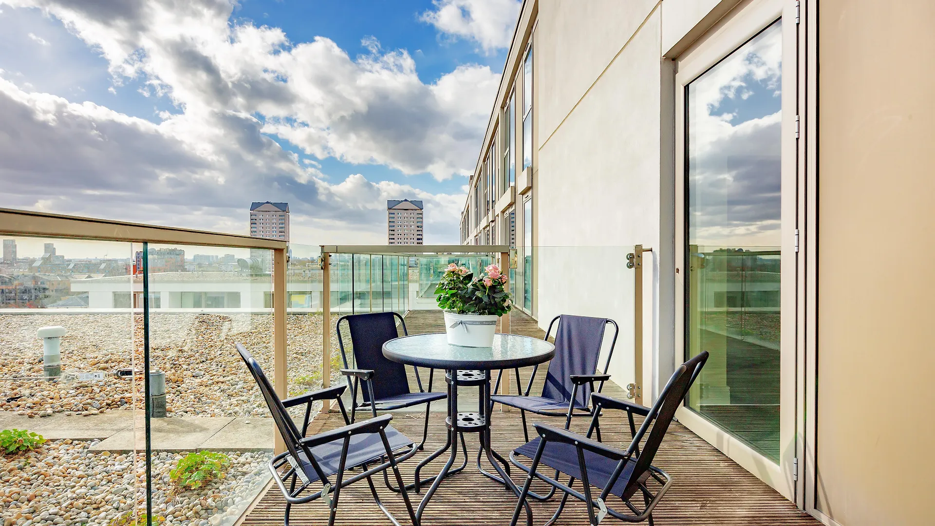 Luxurious Lanterns Court Two-Bedrooms Apartments London