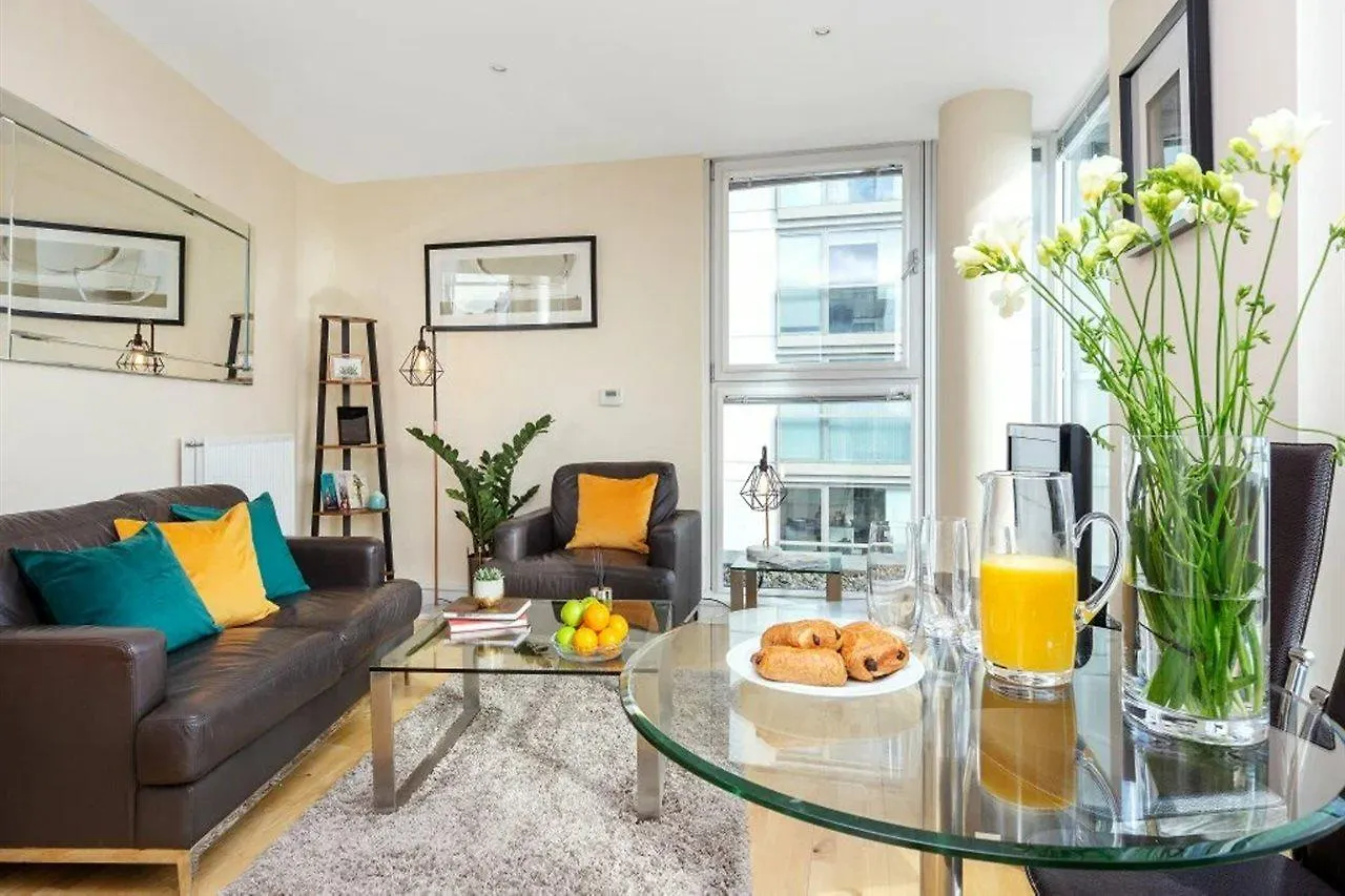 Hotel Luxurious Lanterns Court Two-Bedrooms Apartments London